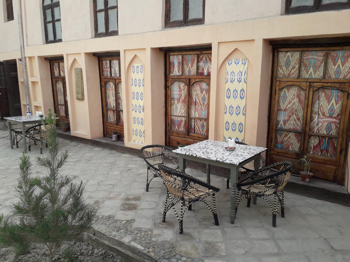 Meeting Each Other In Mekhtar House Hotel Bukhara Exterior foto