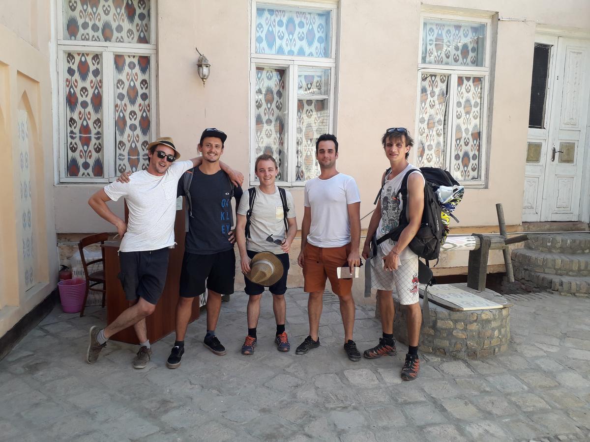 Meeting Each Other In Mekhtar House Hotel Bukhara Exterior foto