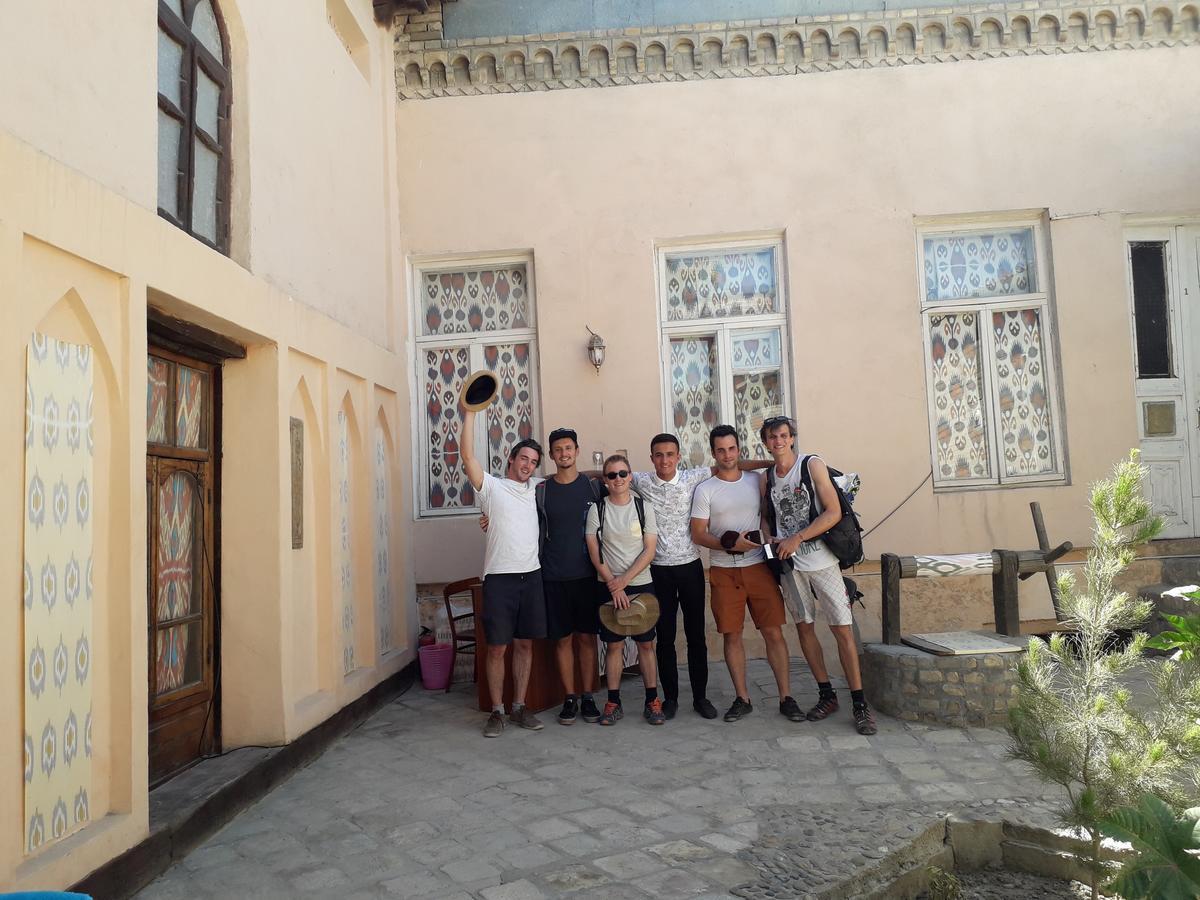 Meeting Each Other In Mekhtar House Hotel Bukhara Exterior foto