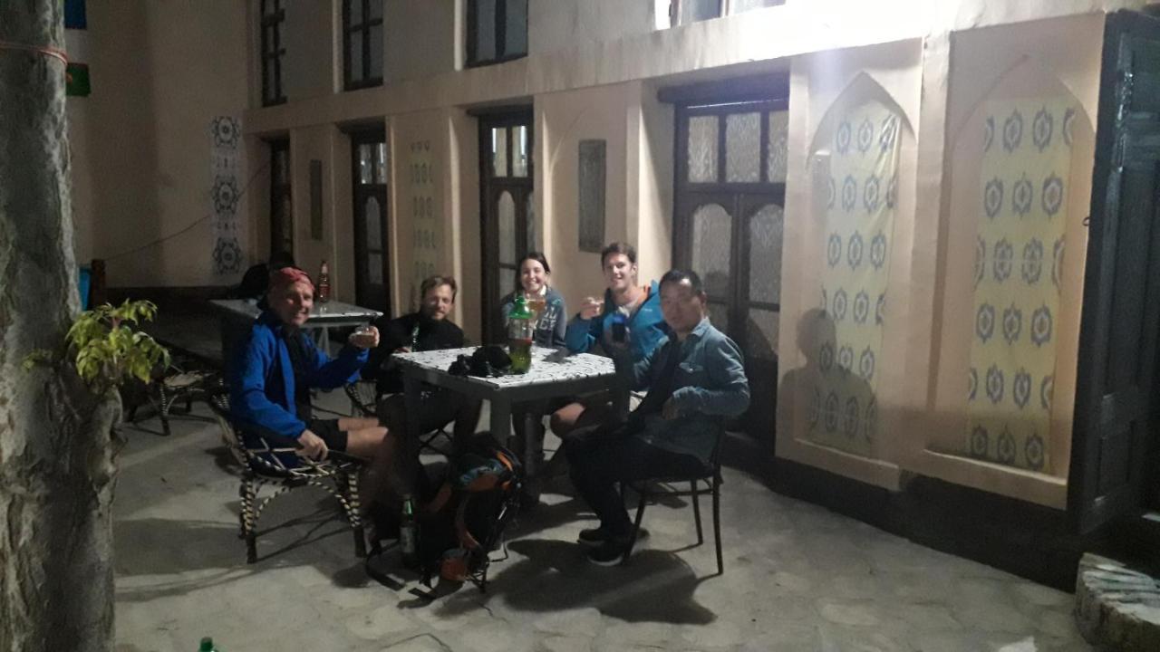 Meeting Each Other In Mekhtar House Hotel Bukhara Exterior foto