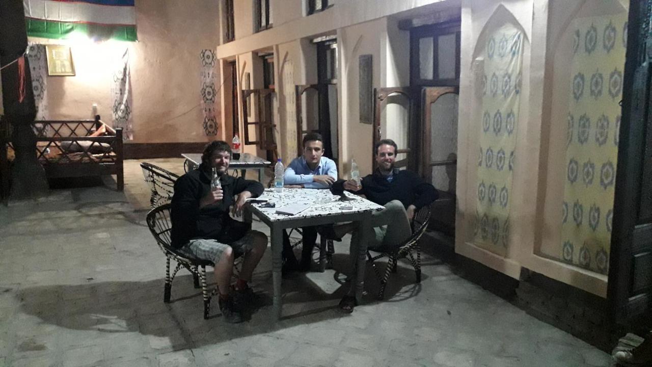 Meeting Each Other In Mekhtar House Hotel Bukhara Exterior foto