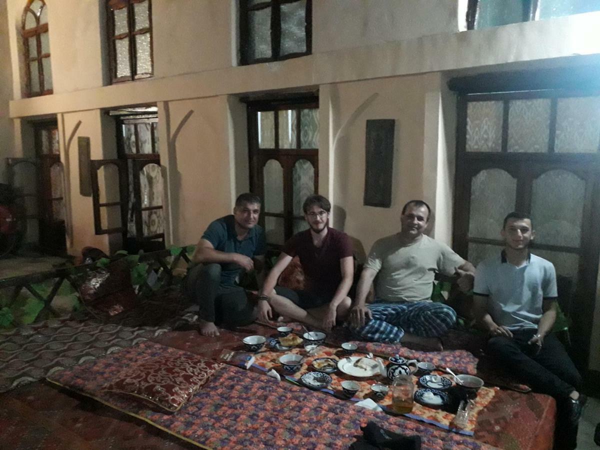 Meeting Each Other In Mekhtar House Hotel Bukhara Exterior foto